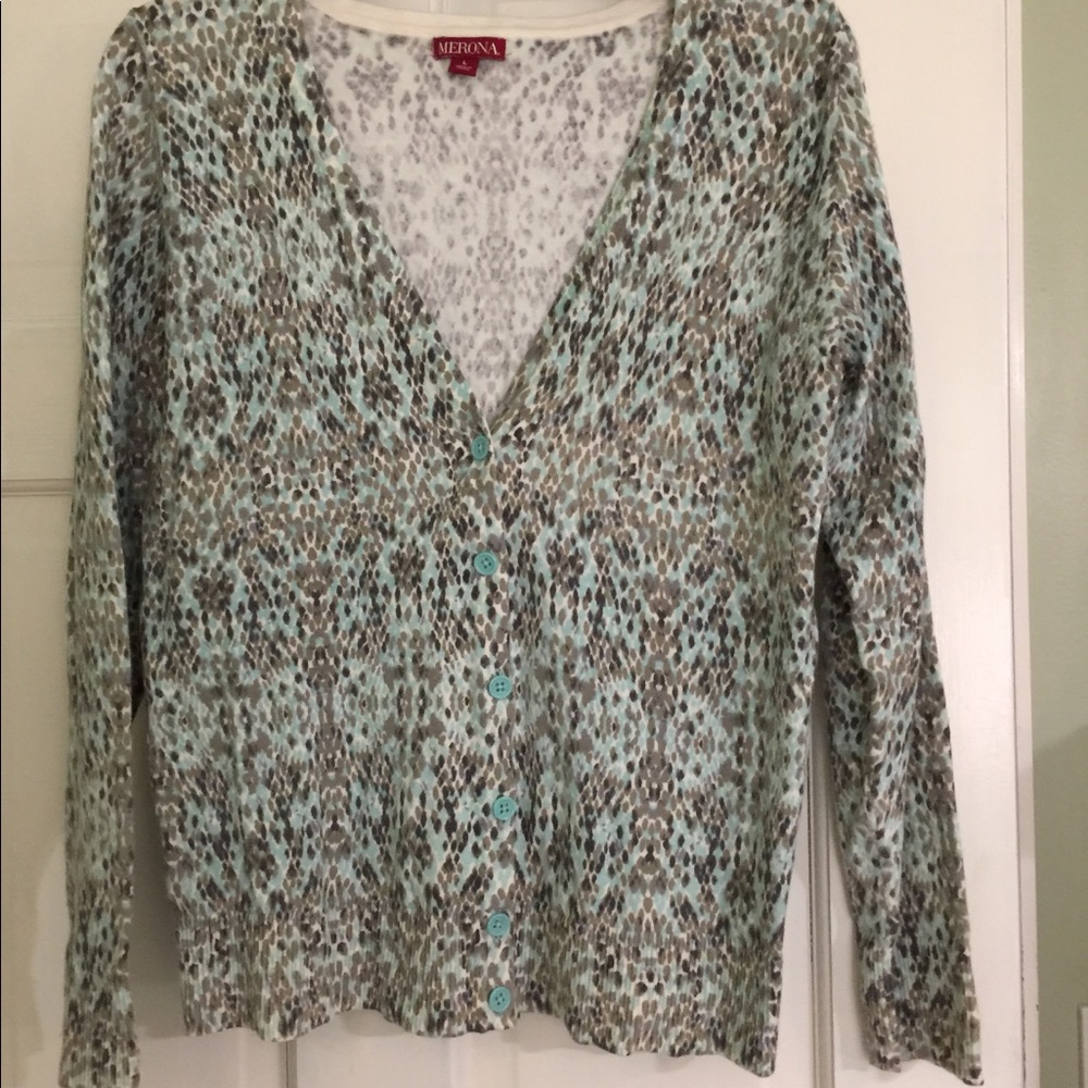 Long sleeve cardigan.